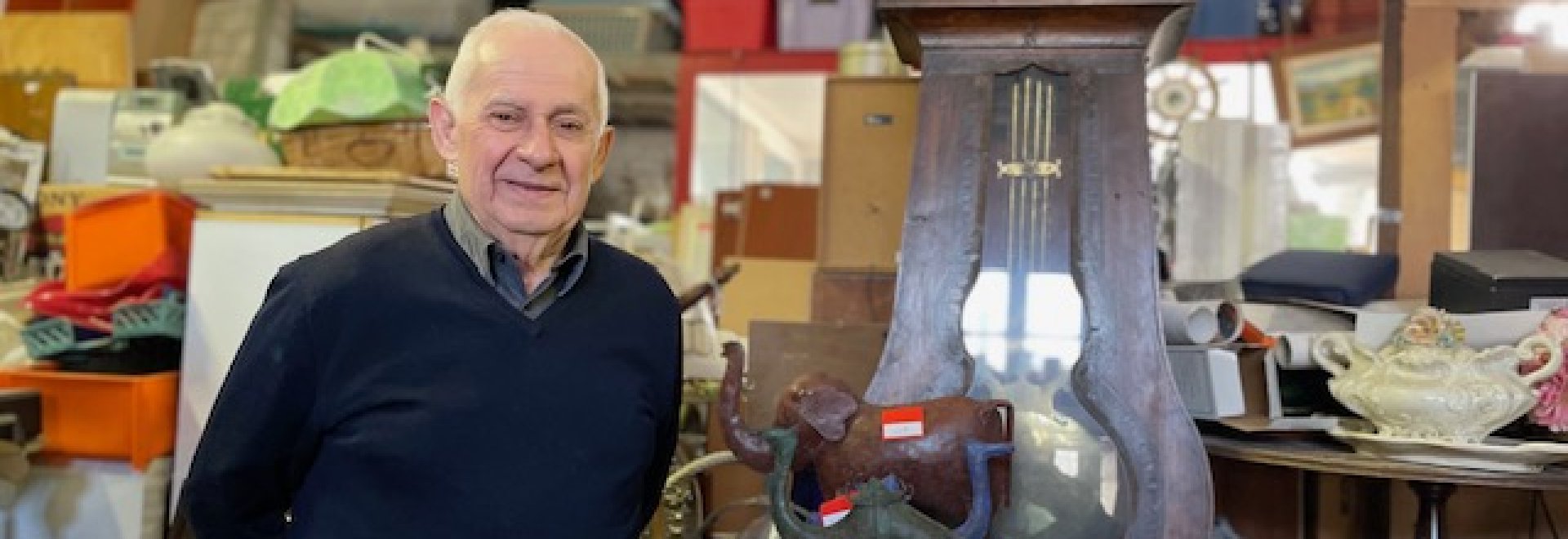 Charles Massal, le responsable de l’activité mobilier-brocante, invite le plus grand nombre à venir chiner. 